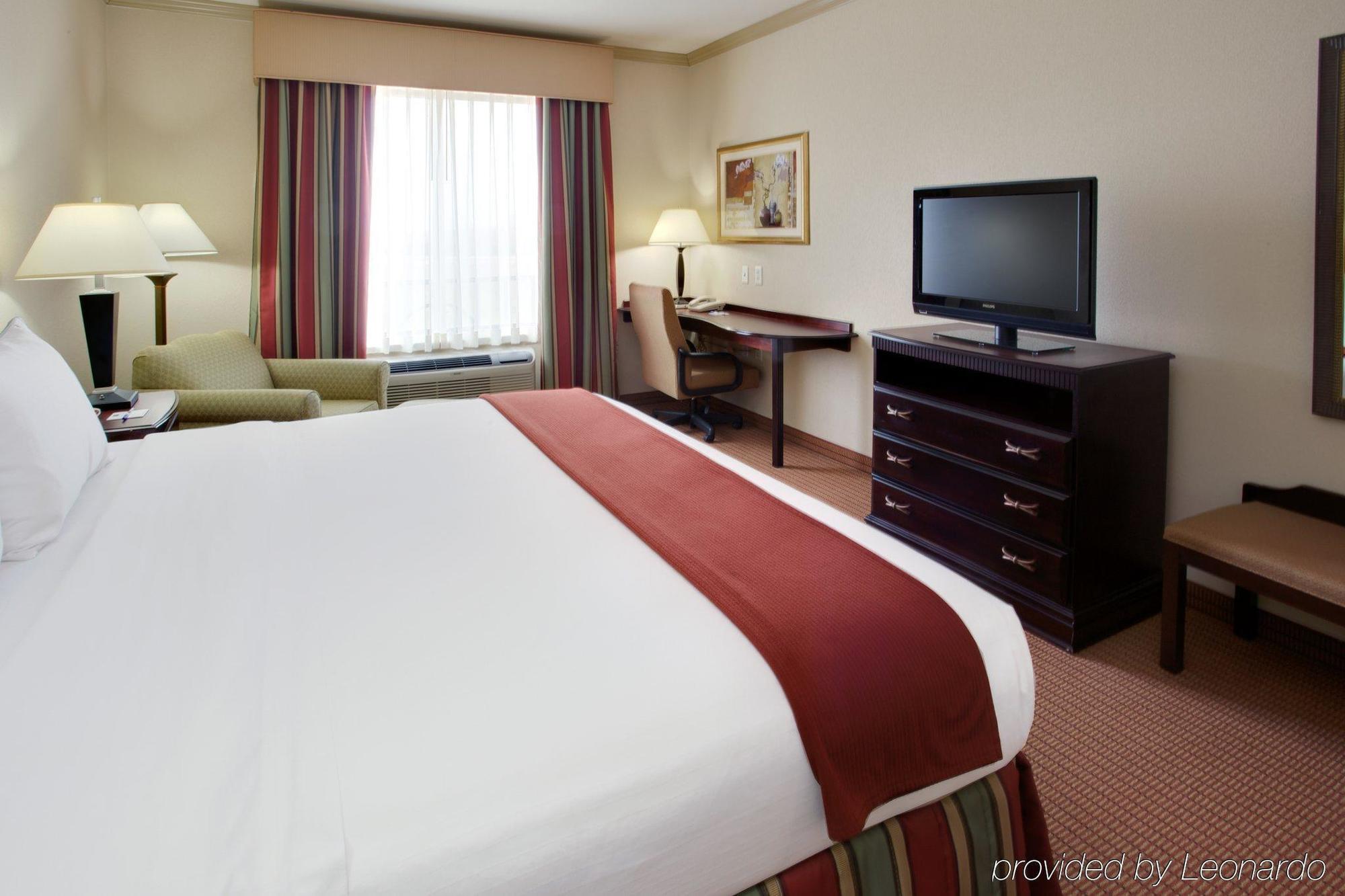 Holiday Inn Express & Suites Wharton By Ihg Δωμάτιο φωτογραφία