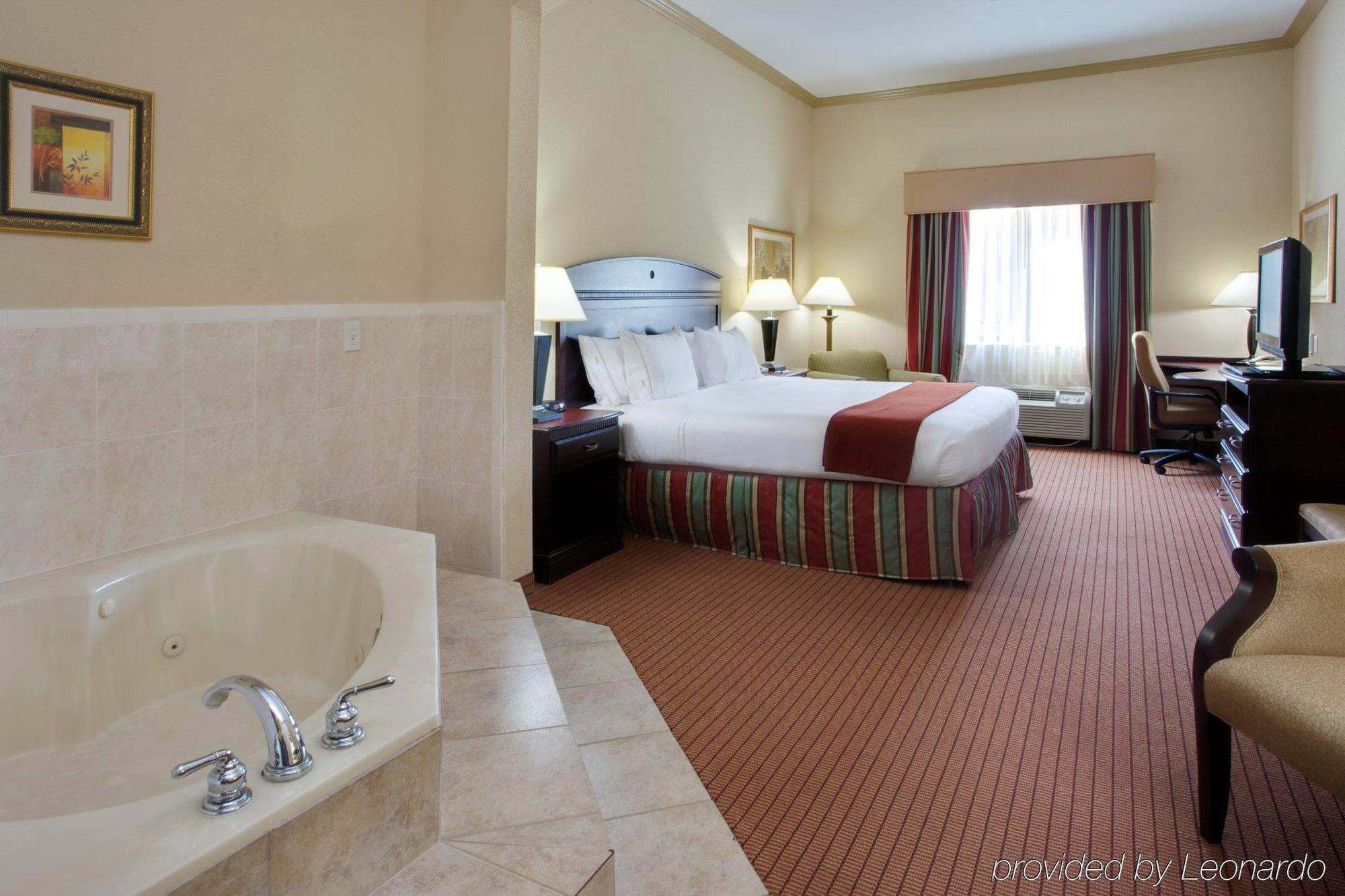 Holiday Inn Express & Suites Wharton By Ihg Δωμάτιο φωτογραφία