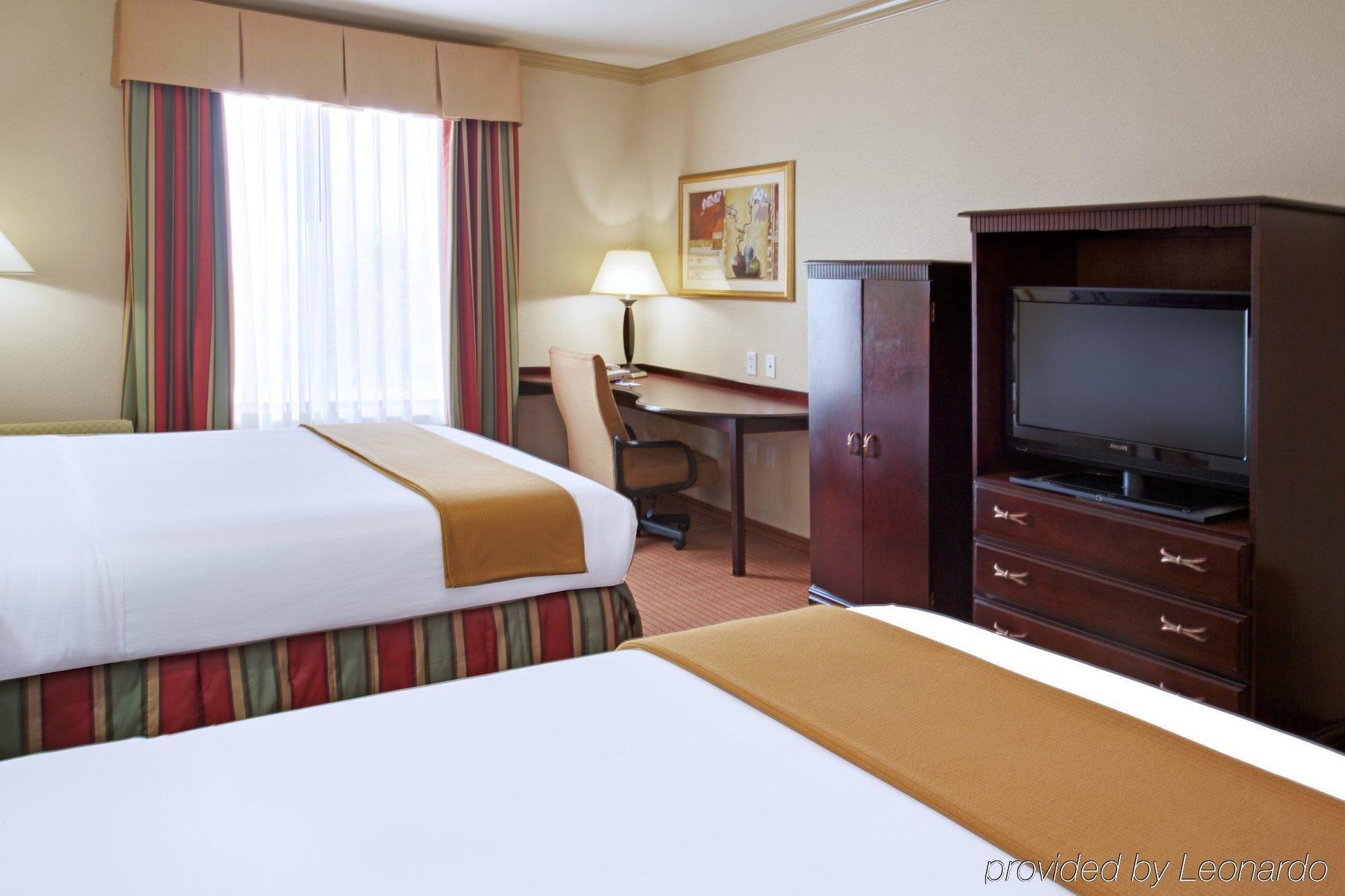 Holiday Inn Express & Suites Wharton By Ihg Δωμάτιο φωτογραφία